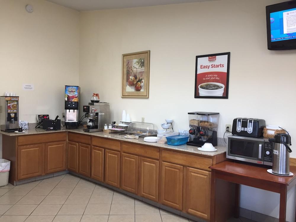 Econo Lodge Norwalk Ngoại thất bức ảnh