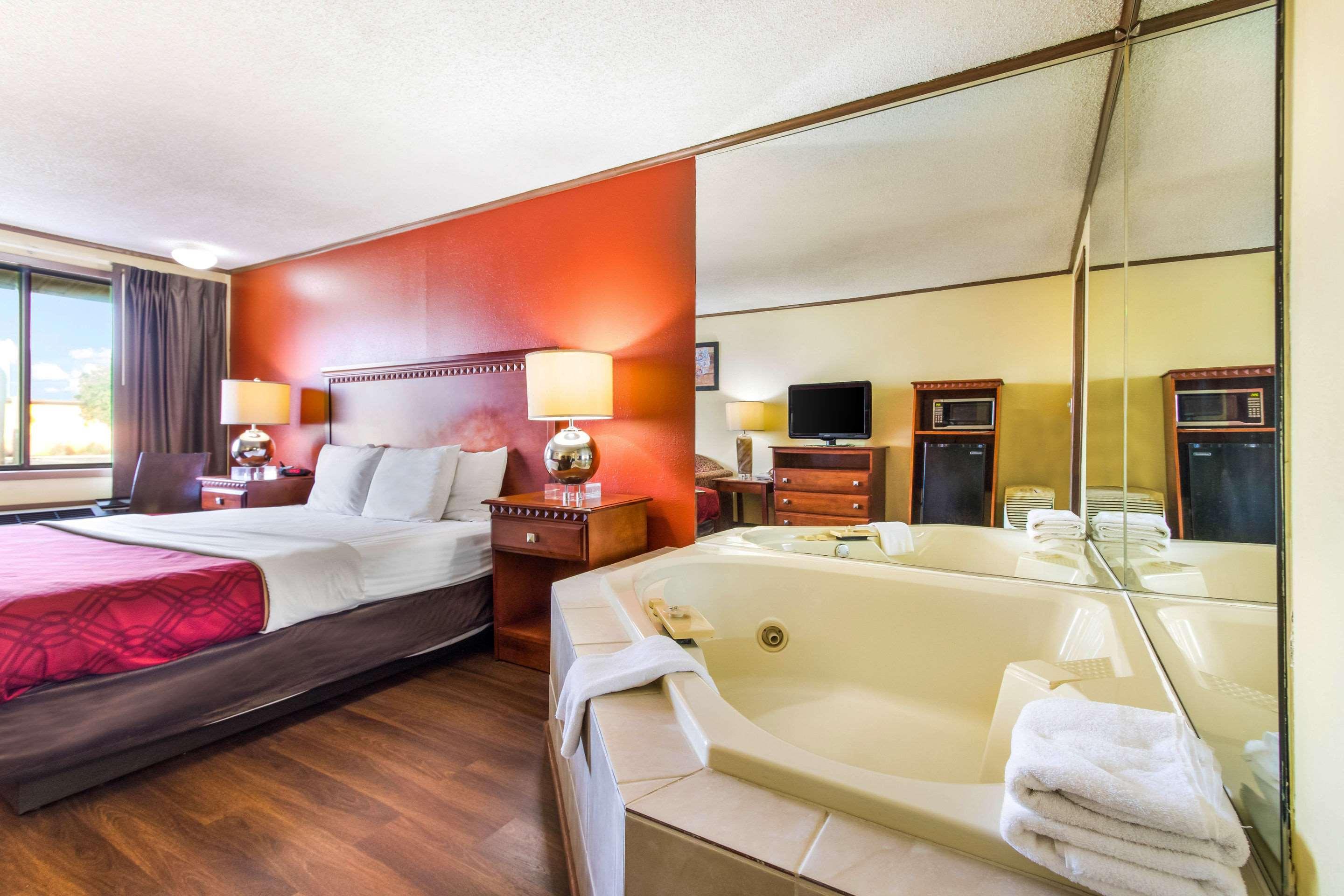 Econo Lodge Norwalk Ngoại thất bức ảnh