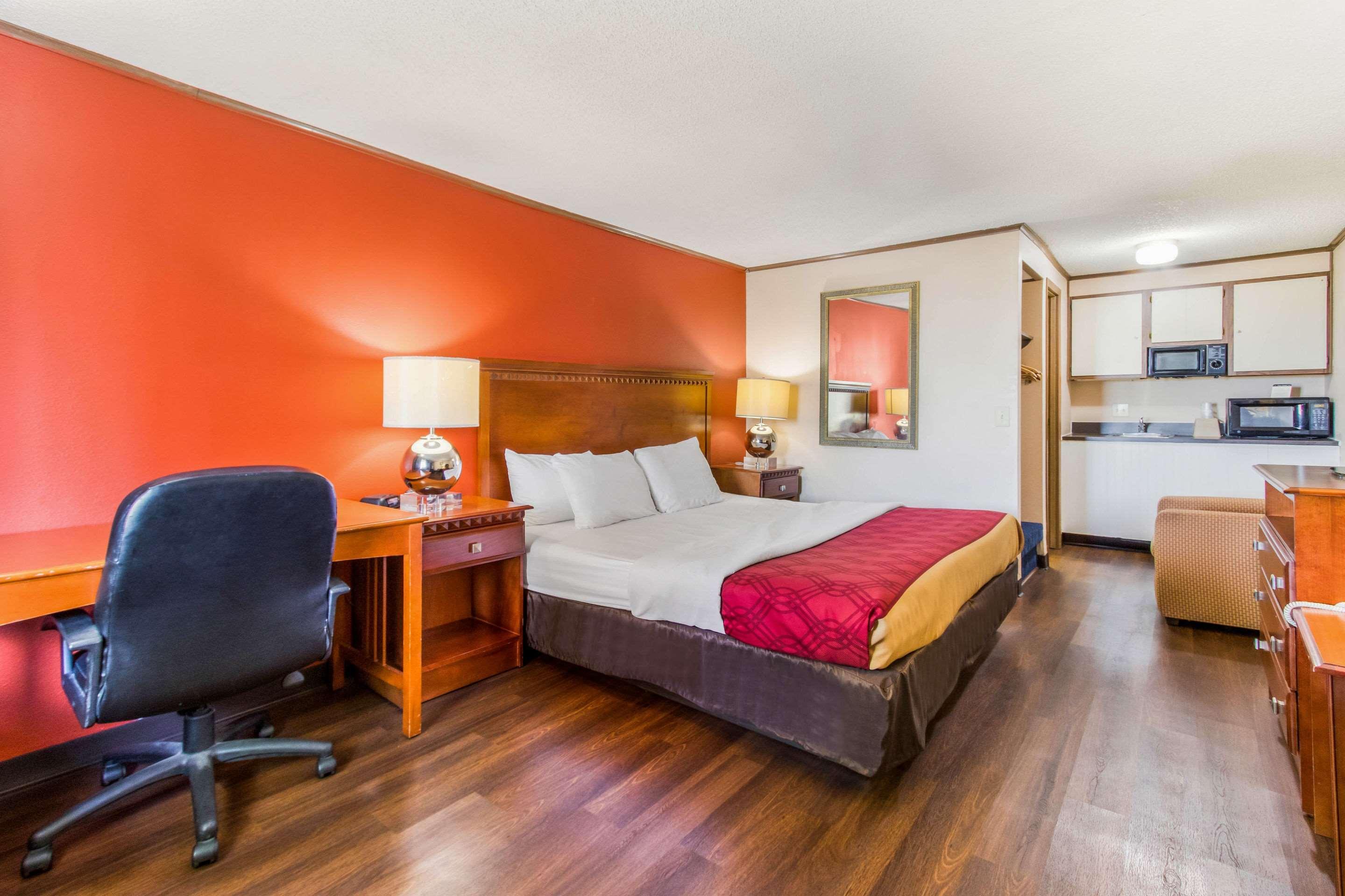 Econo Lodge Norwalk Ngoại thất bức ảnh