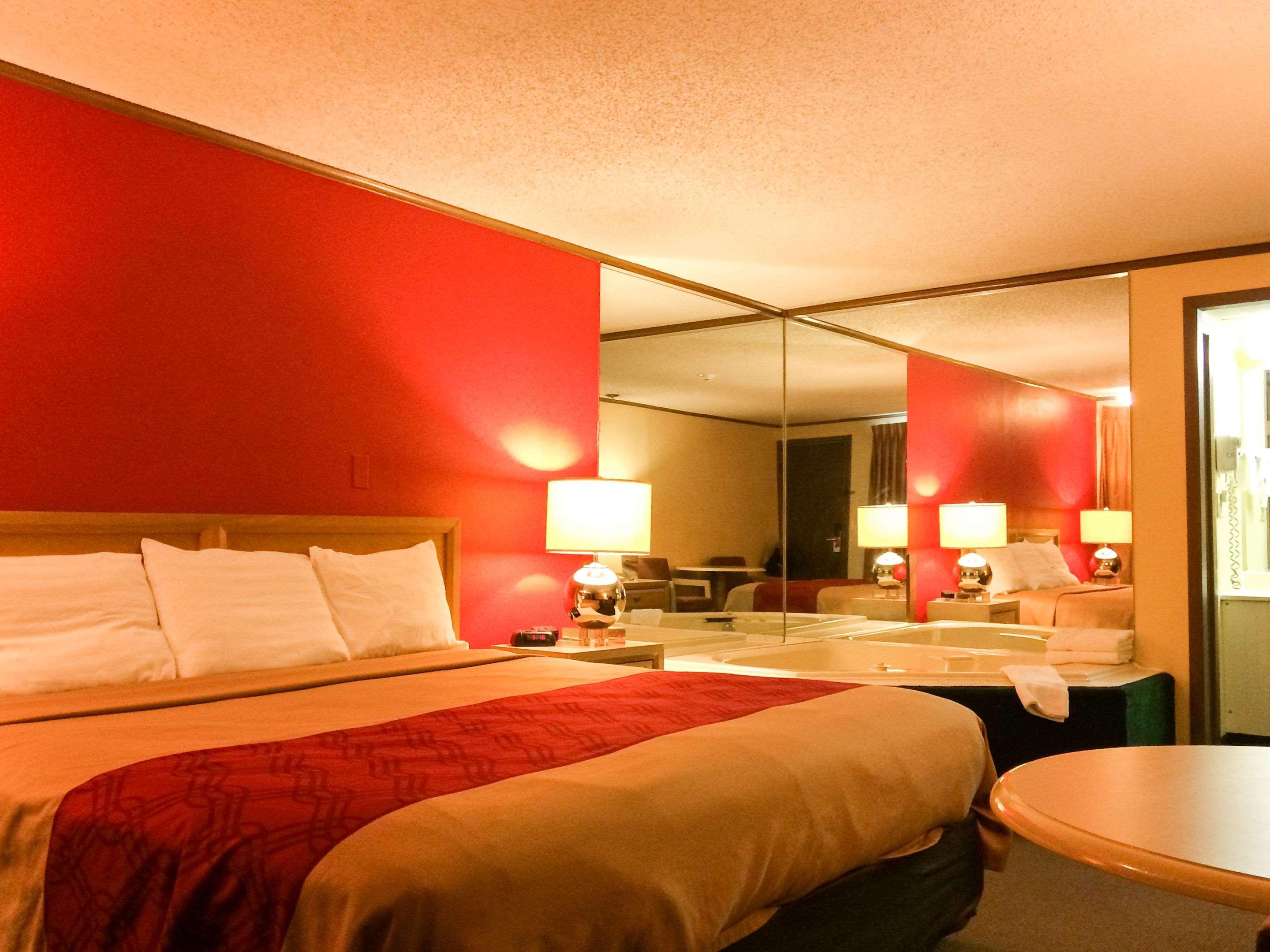Econo Lodge Norwalk Ngoại thất bức ảnh