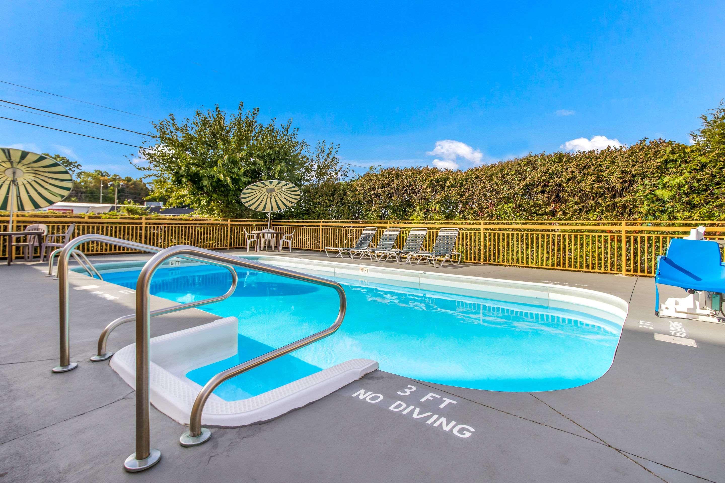 Econo Lodge Norwalk Ngoại thất bức ảnh