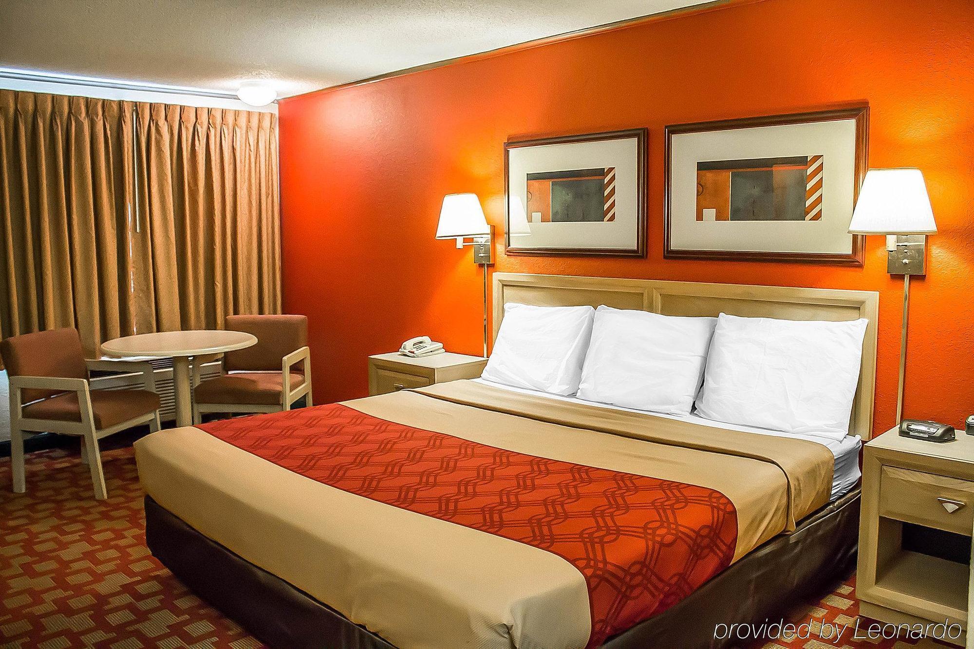 Econo Lodge Norwalk Ngoại thất bức ảnh