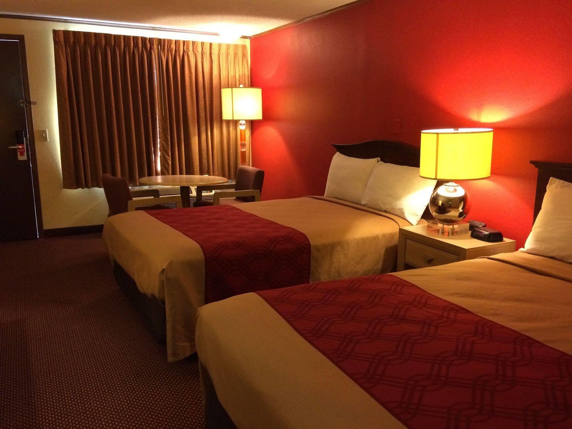 Econo Lodge Norwalk Ngoại thất bức ảnh