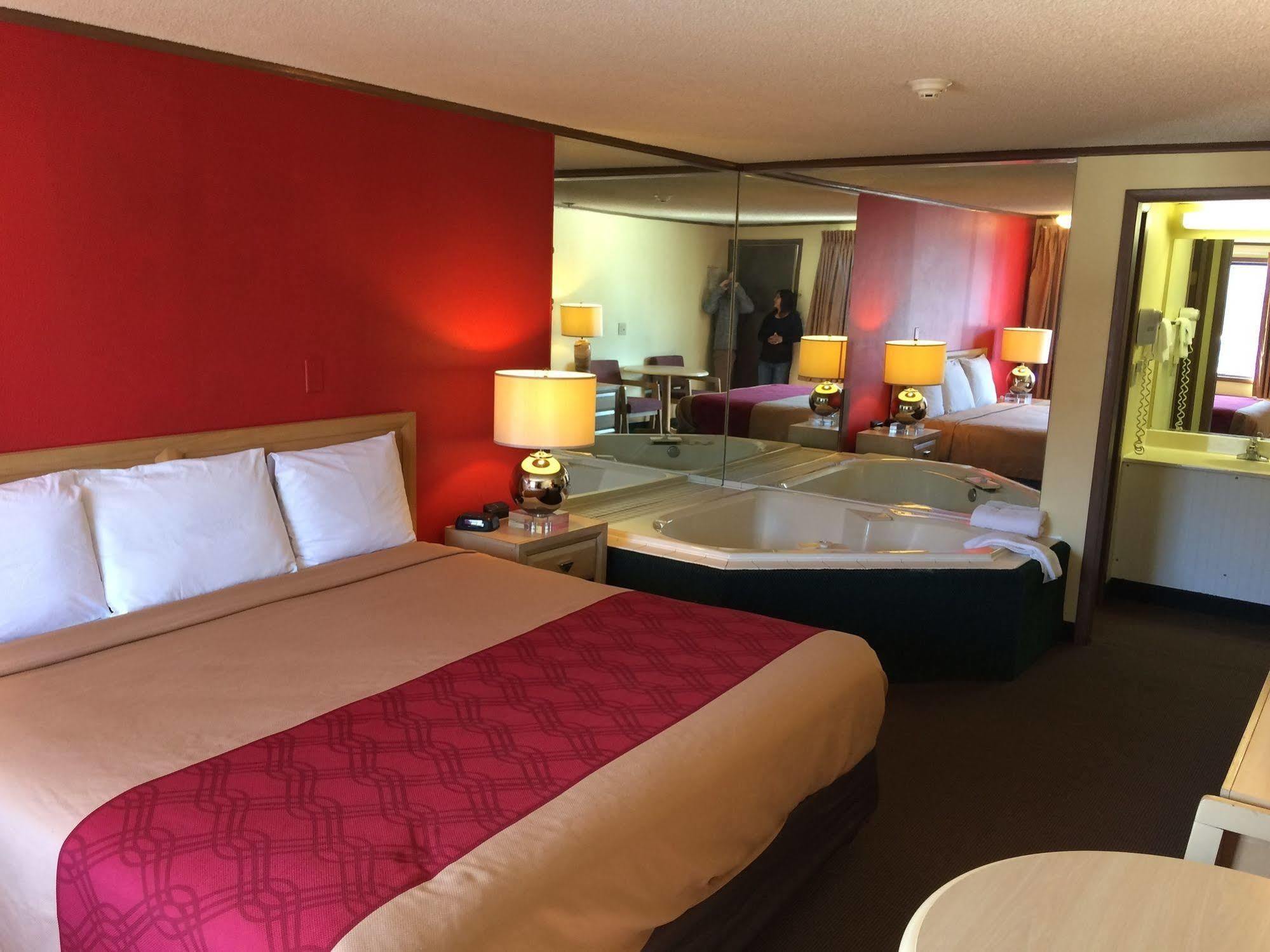 Econo Lodge Norwalk Ngoại thất bức ảnh