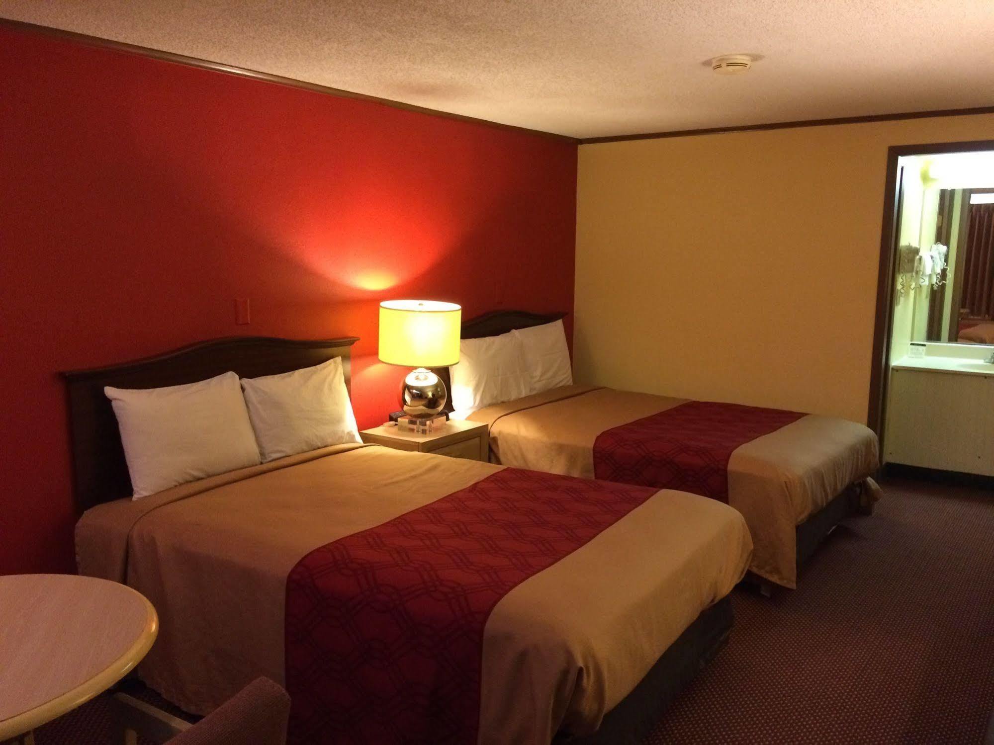 Econo Lodge Norwalk Ngoại thất bức ảnh
