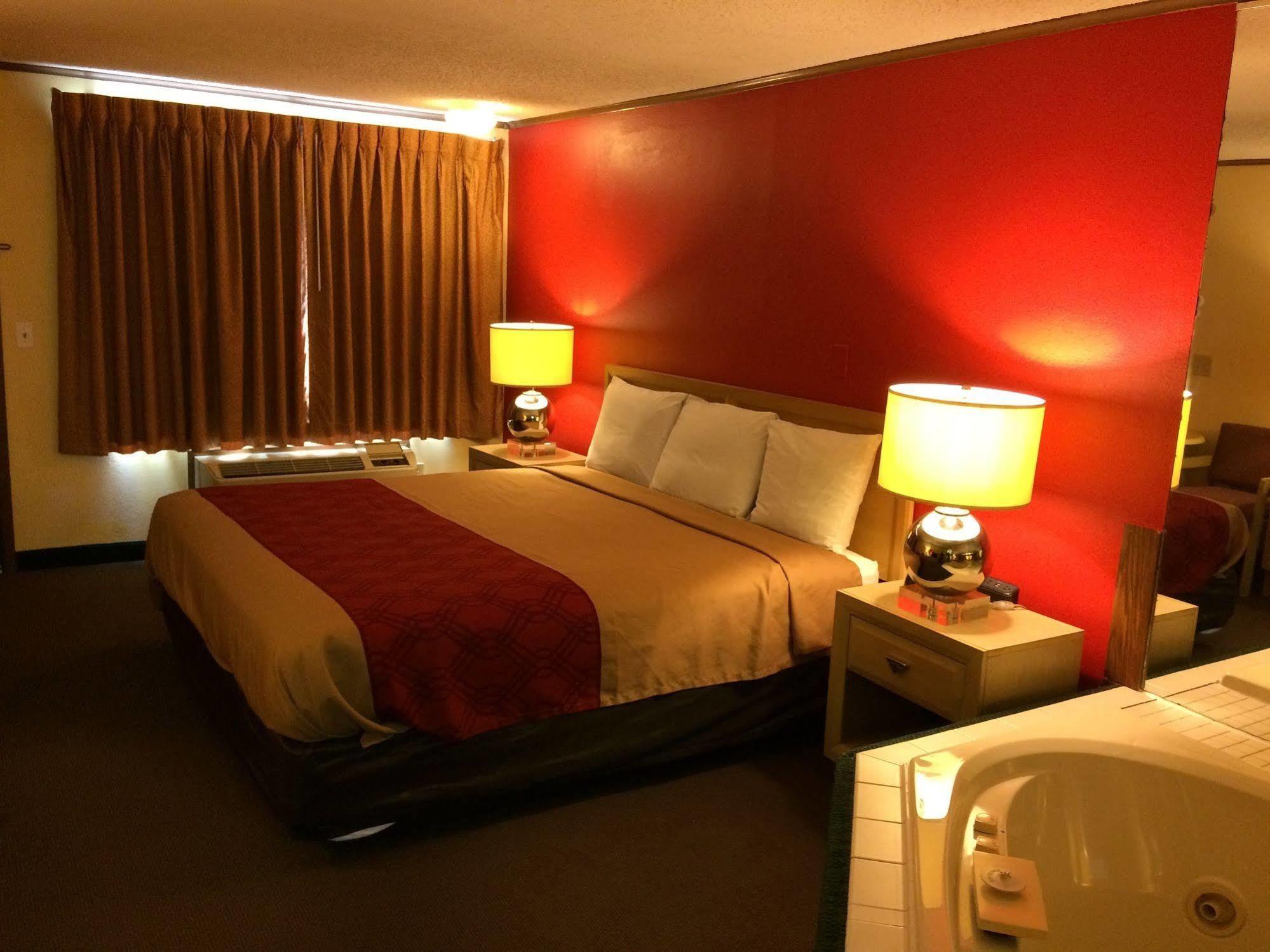 Econo Lodge Norwalk Ngoại thất bức ảnh