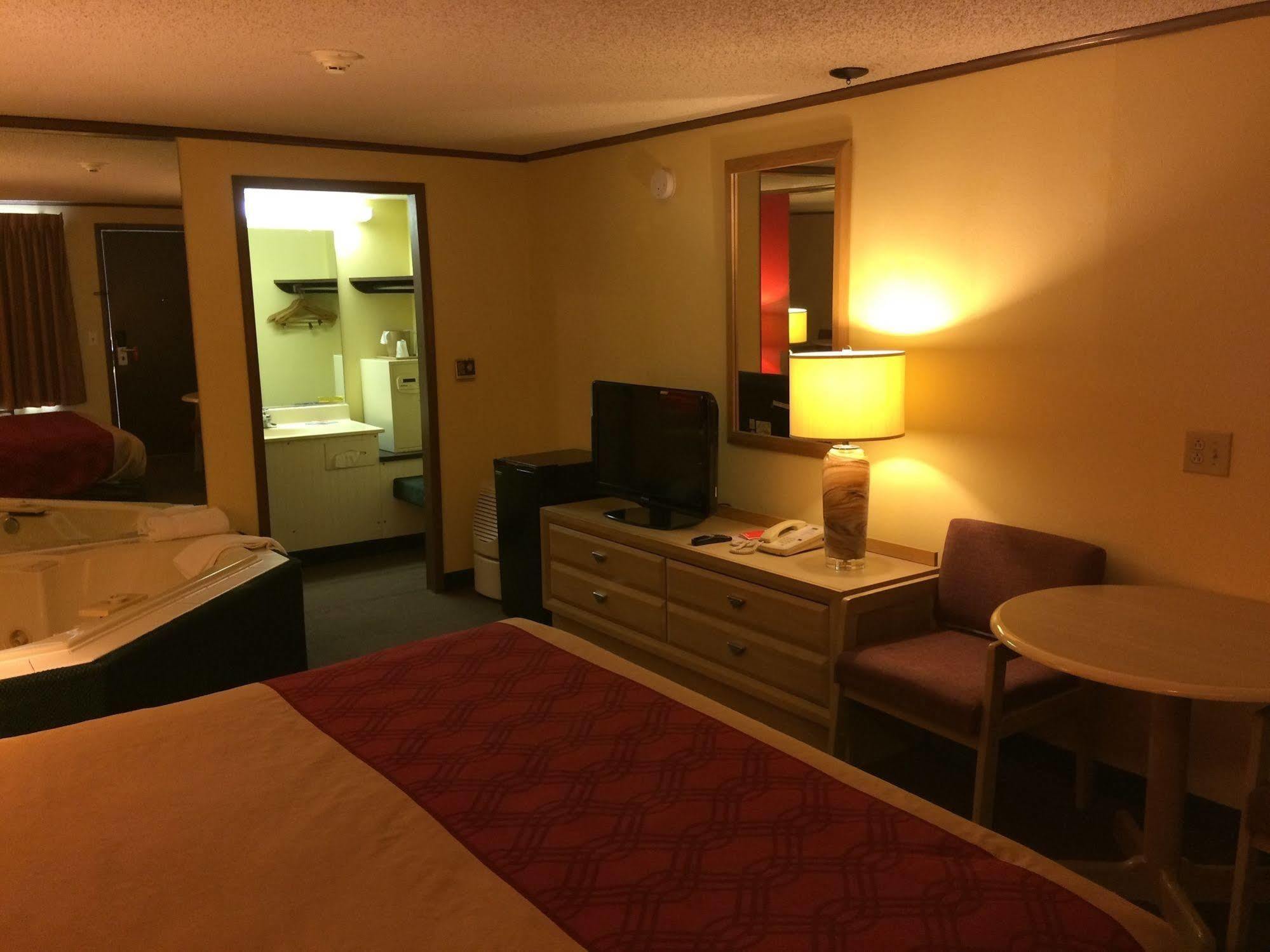 Econo Lodge Norwalk Ngoại thất bức ảnh