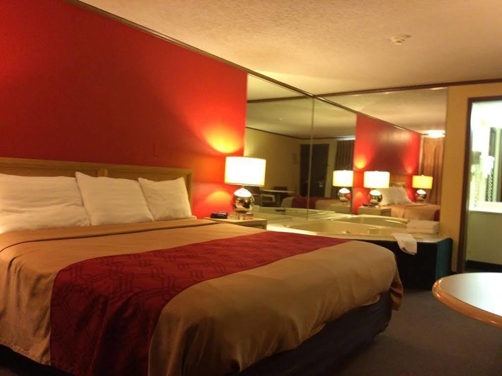 Econo Lodge Norwalk Ngoại thất bức ảnh